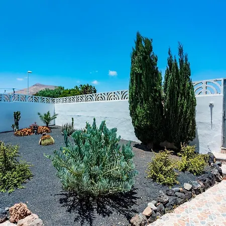 La Santa - Casa Marosenia * Güime